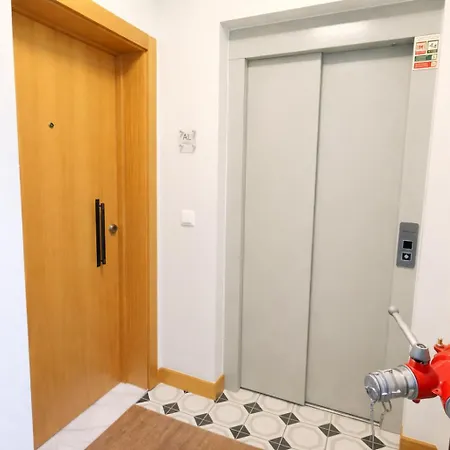 Apartment Tulip Apartments Apartamentos Com 2 Quartos Perto Do Mercado Com Ac *